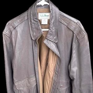 LL Bean Vintage Bomber Leather Jacket Size 42 (L)